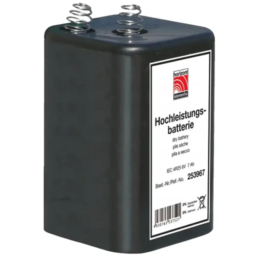 Zdjęcie przedstawia wysokiej jakości baterię 6V 7Ah typu IEC 4R25, idealną do lamp kempingowych, latarek, budowlanych urządzeń sygnalizacyjnych, oraz innych urządzeń elektrycznych. Trwała bateria, zapewniająca długotrwałe działanie.