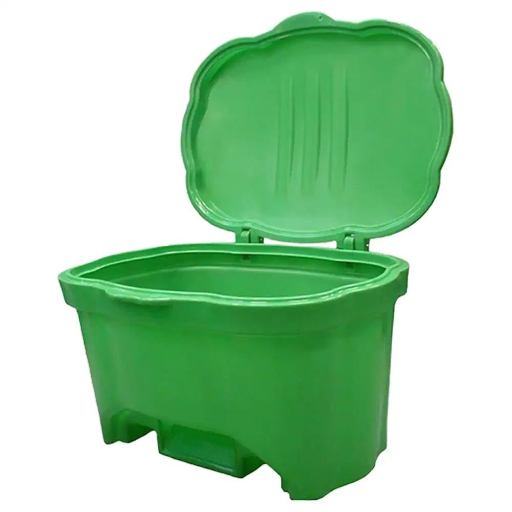 Zielony pojemnik o pojemności 150 litrów, na piasek sól sorbent. Skrzynia Motyl z polietylenu, odporna na mróz i korozję. Idealna do magazynowania materiałów sypkich na drogi, parkingi i osiedla. Najwyższa jakość w utrzymaniu bezpieczeństwa drogowego