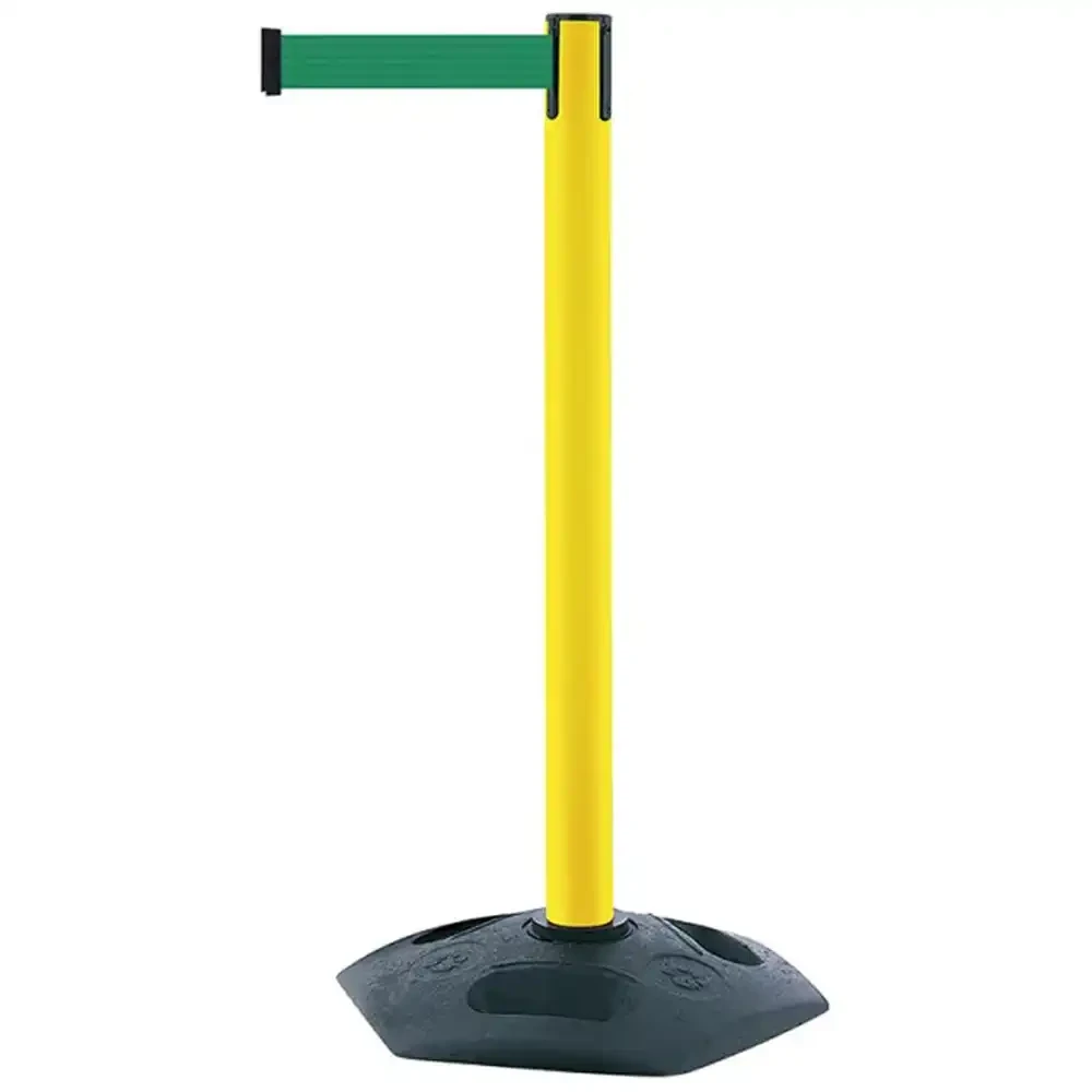 Żółty słupek z tworzywa sztucznego TENSATOR® HEAVY DUTY - zielona taśma dł. 3,65 m - sklep drogowy Widrog.webp