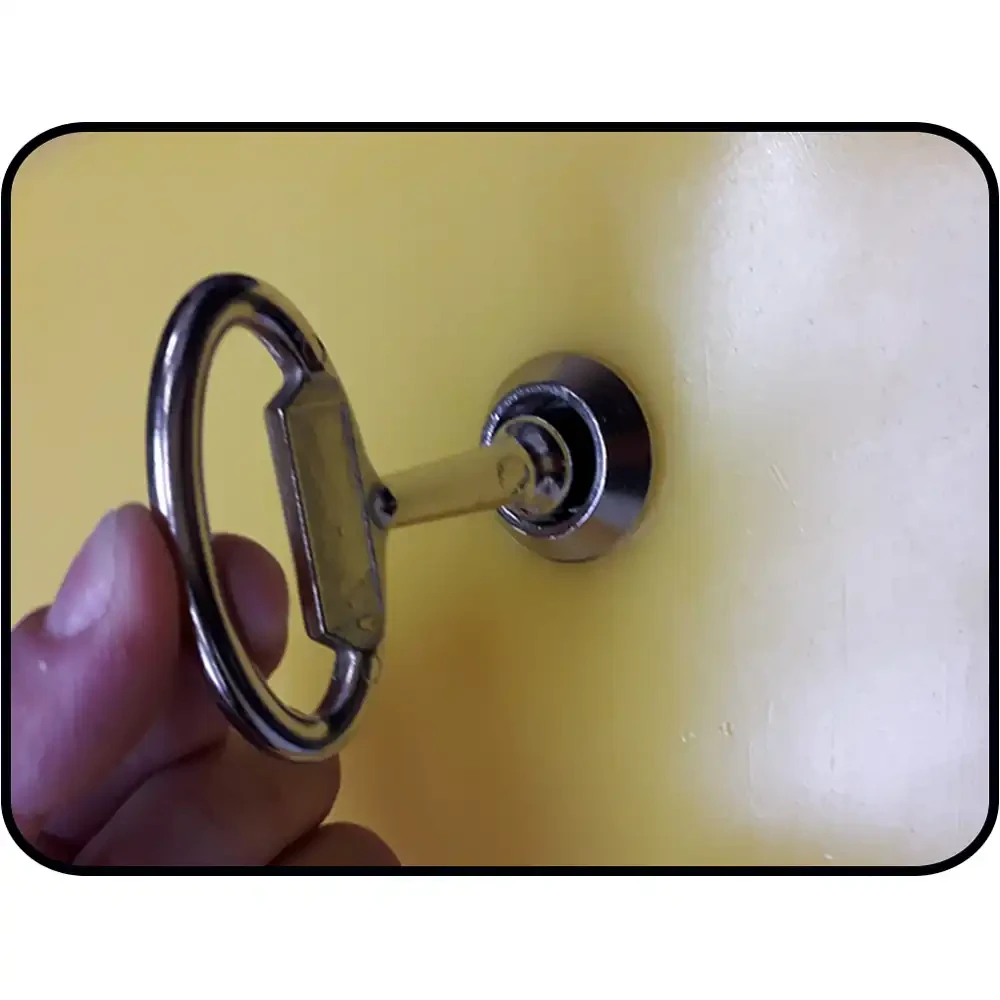 Zamek systemowy do pojemnika na piasek, sól, sorbent - sklep drogowy Widrog.webp