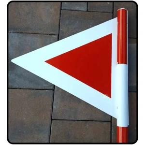 Wskaźnik kolejowy zejścia z toru - chorągiewka + słupek