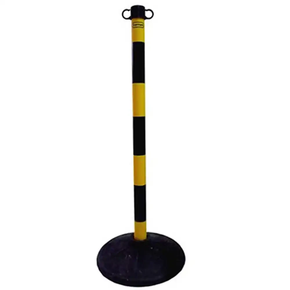 Plastikowy słupek do łańcucha z podstawą, 90 cm. Idealny do wygradzania stref, w kolorach ostrzegawczych, żółto-czarnych. Produkt zwiększa bezpieczeństwo na placach budowy, parkingach i w magazynach