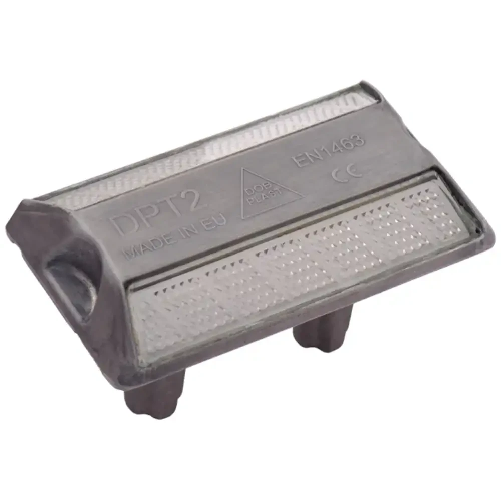 PEO DPT2 - jednostronnie białe kocie oczka na kotwy, odblask drogowy DPT2 z białym elementem odblaskowym, wyprodukowany w UE, zgodny z normą EN1463 CE. Idealny do poprawy widoczności na drogach.