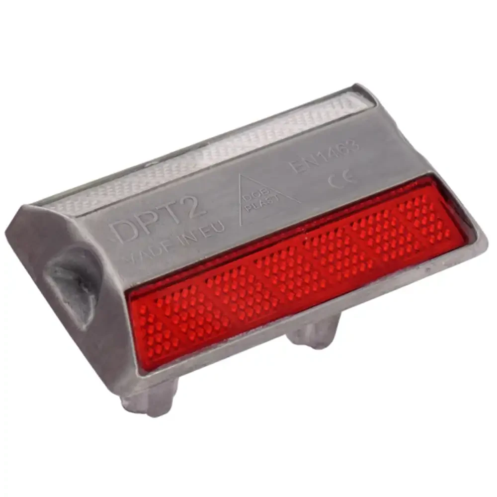 PEO DPT2 - jednostronnie czerwone kocie oczka na kotwy, odblask drogowy DPT2 z czerwonym elementem odblaskowym, wyprodukowany w UE, zgodny z normą EN1463 CE. Idealny do poprawy widoczności na drogach.