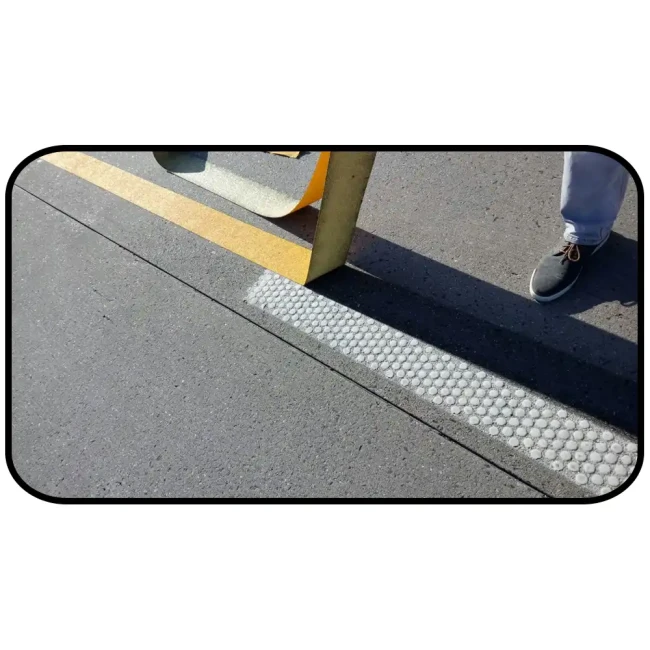 Taśma najezdniowa na siatce Tempoline P6 WR10A - szer. 24 cm dł. 80 m - sklep drogowy Widrog.webp