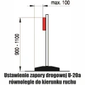 Schemat ustawienia zapory drogowej U-20a równolegle do ruchu. Wymiary: wysokość 900-1100 mm, głębokość max. 100 mm. Idealne rozwiązanie do oznakowania robót drogowych. Zapewnij bezpieczeństwo z produktami Widrog. Precyzyjne ustawienie zapór.