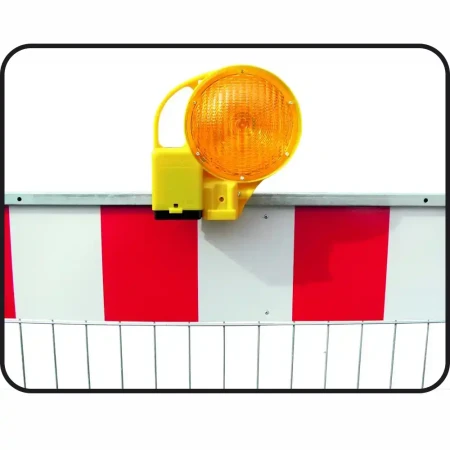 Lampa ostrzegawcza Bako Taper LED Flash do zapory drogowej U-20a. Zapewnij maksymalną widoczność i bezpieczeństwo na drodze dzięki naszej energooszczędnej lampie. Idealna na budowę i remonty. Wytrzymała, skuteczna, od Widrog. Zamów teraz!