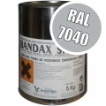 Farba drogowa Bandax Sprint szara RAL 7040 5kg. Wysokiej jakości akrylowa farba do poziomego znakowania dróg. Idealna do trwałego i widocznego oznakowania. Zapewnia doskonałą przyczepność i odporność na ścieranie. Kup online farbę drogową Bandax Sprint!