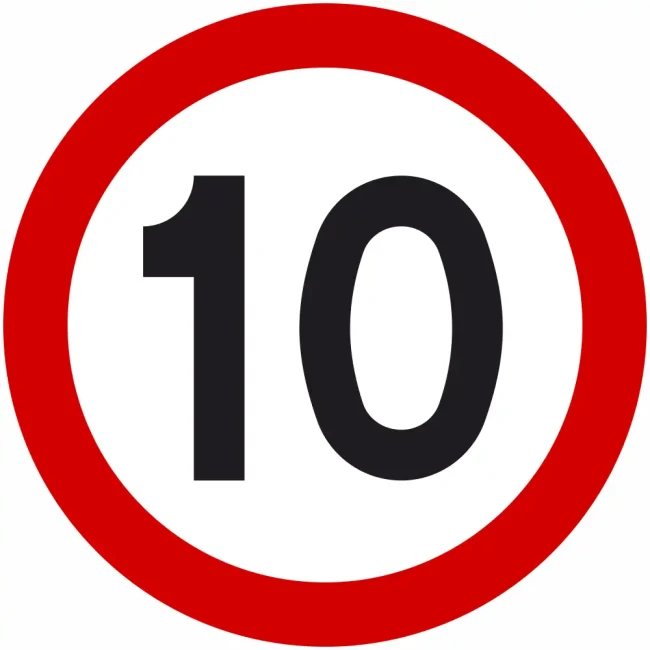 Znak drogowy B-33 ograniczenie prędkości do 10 km/h, średnica 400 mm, folia I generacji. Okrągły znak zakazu z czerwoną obwódką i czarną liczbą "10" na białym tle. Niezbędny znak do stref ruchu pieszego, parkingów i dróg wewnętrznych.