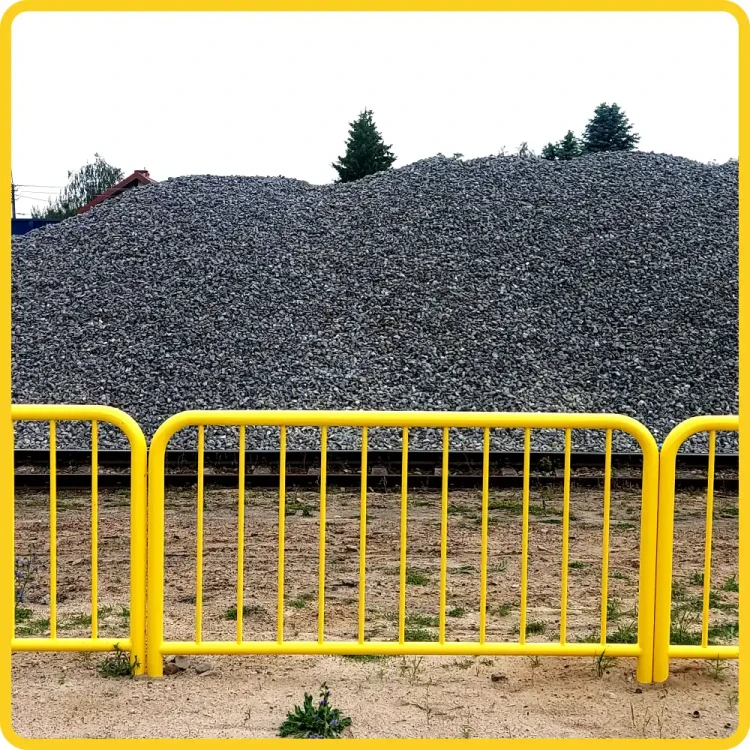 Żółta balustrada szczeblinkowa U-11a o długości 1500 mm. Stalowa bariera chodnikowa ochronna, lakierowana proszkowo, przeznaczona do montażu w podłożu. Trwałe zabezpieczenie ruchu pieszych i infrastruktury miejskiej