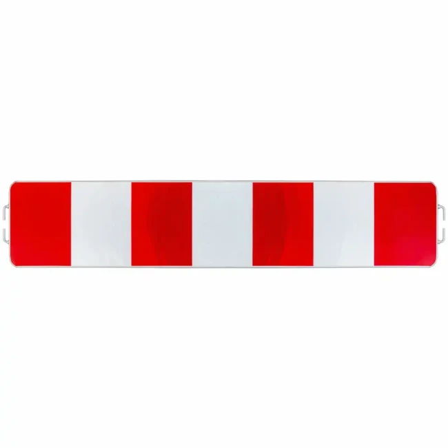 alt="Zapora U-20a 1750x250 mm typ 1 z haczykami RA1. Prostokątna stalowa blacha ocynkowana z naprzemiennymi czerwono-białymi pasami folii odblaskowej i metalowymi haczykami montażowymi po obu stronach."