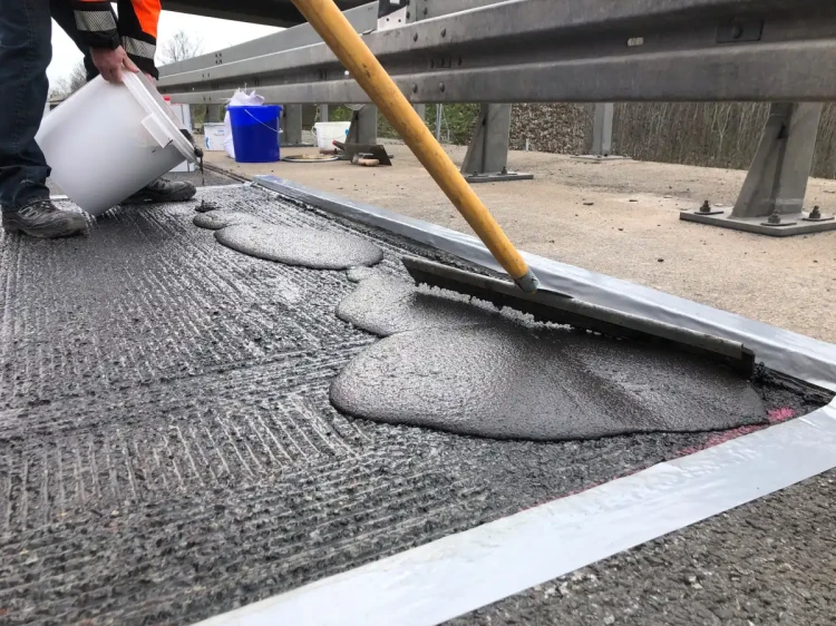 nakladanie-triflex-asphalt-repro-3k.webp
